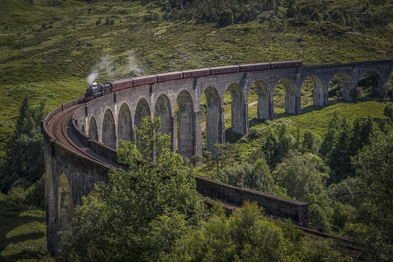 ტოპ 10 საუკეთესო მატარებელი Rides ევროპაში: მიღების სცენური ხედი