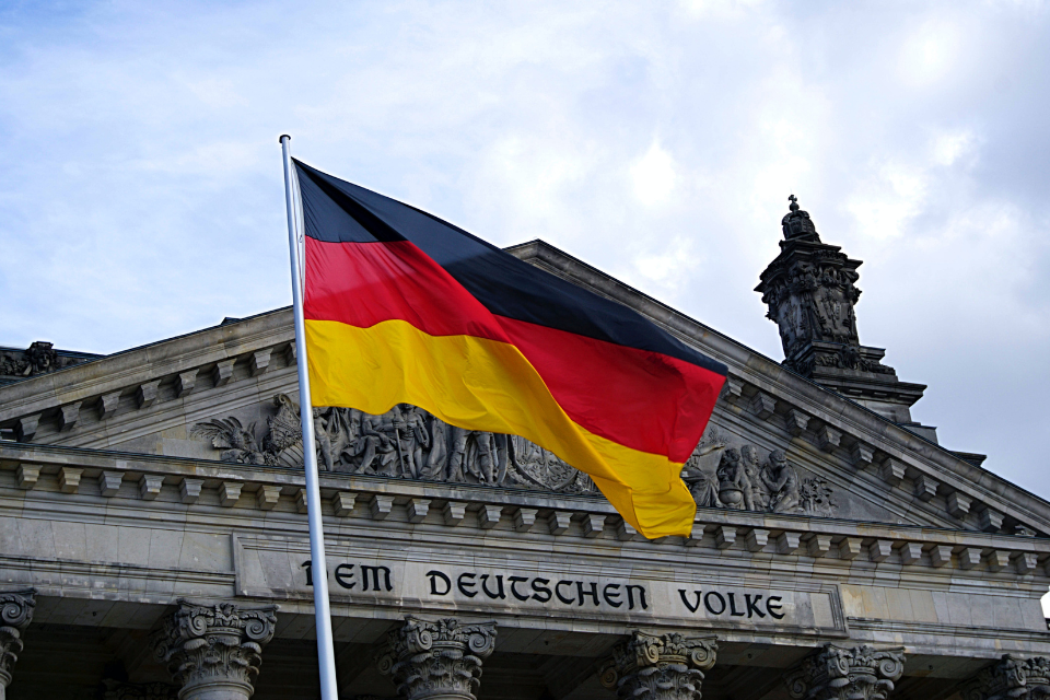 გერმანია ახორციელებს ახალი გამოცდილი საიმიგრაციო წესების პირველ ფაზას